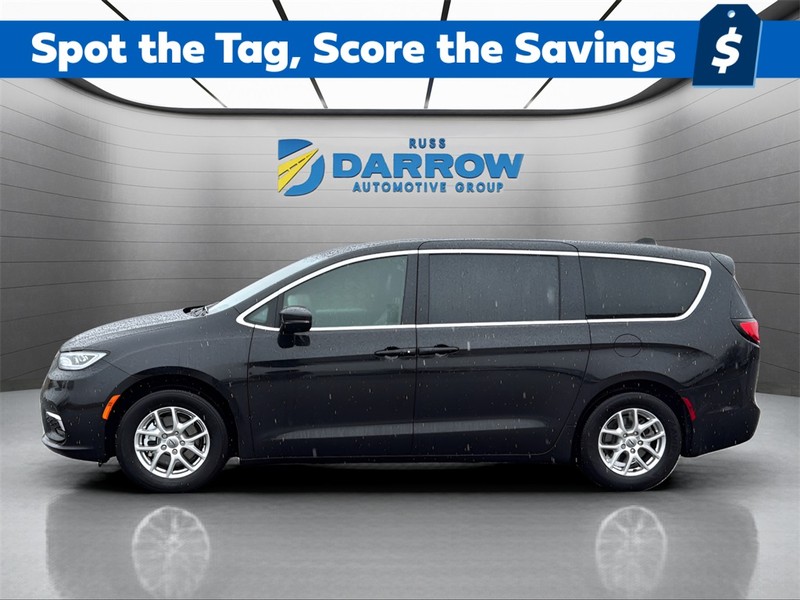 Chrysler Pacifica Vehicle Full-screen Gallery Image 2