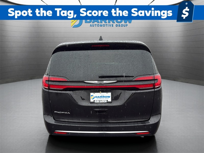 Chrysler Pacifica Vehicle Full-screen Gallery Image 4