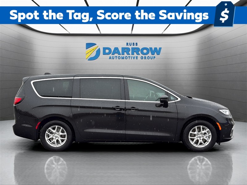 Chrysler Pacifica Vehicle Full-screen Gallery Image 6