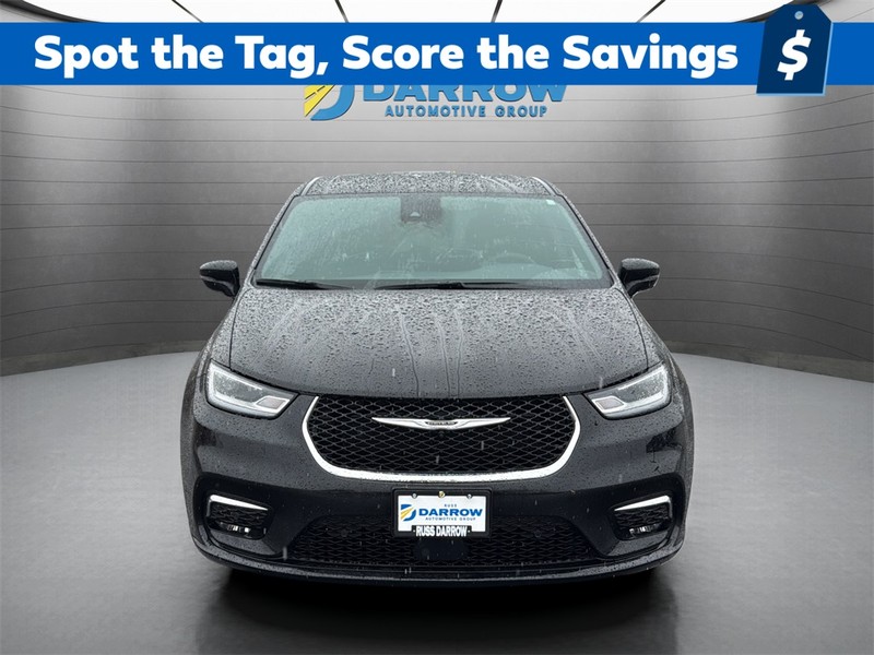 Chrysler Pacifica Vehicle Full-screen Gallery Image 8