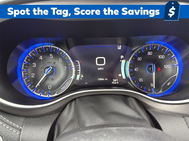 Chrysler Pacifica Vehicle Full-screen Gallery Image 10