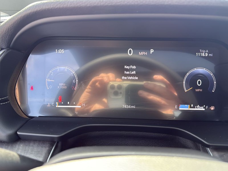 Jeep Grand Cherokee Vehicle Full-screen Gallery Image 13