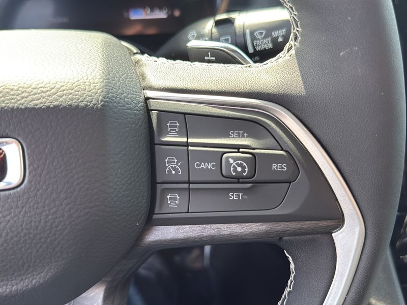 Jeep Grand Cherokee Vehicle Full-screen Gallery Image 20