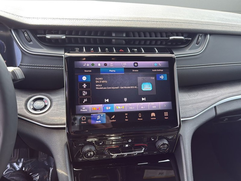 Jeep Grand Cherokee Vehicle Full-screen Gallery Image 23