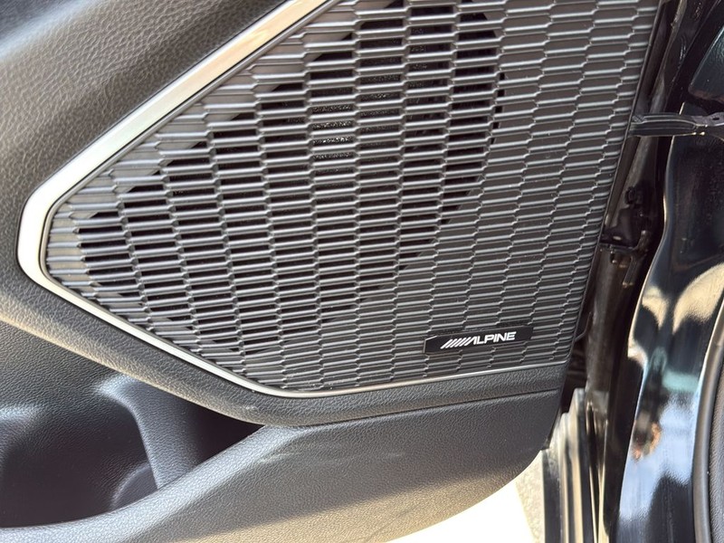 Jeep Grand Cherokee Vehicle Full-screen Gallery Image 27