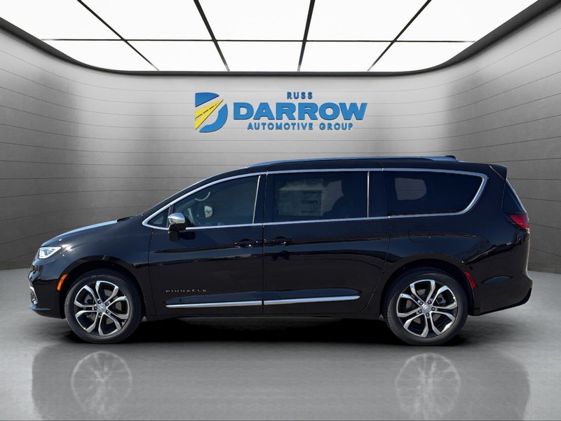 Chrysler Pacifica Vehicle Full-screen Gallery Image 2