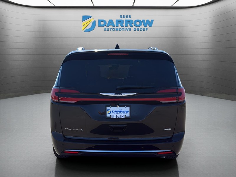 Chrysler Pacifica Vehicle Full-screen Gallery Image 4