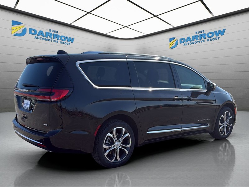 Chrysler Pacifica Vehicle Full-screen Gallery Image 5