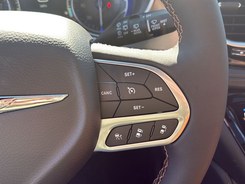 Chrysler Pacifica Vehicle Full-screen Gallery Image 19