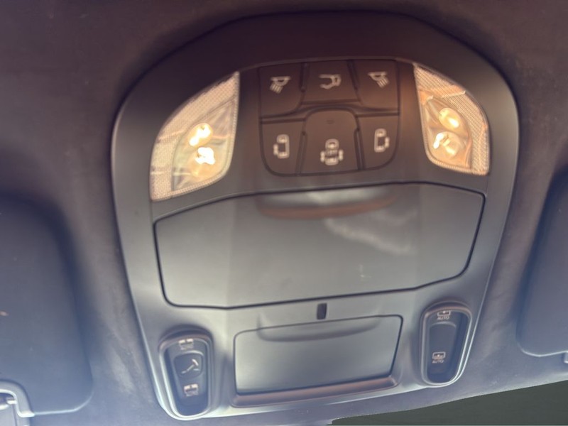 Chrysler Pacifica Vehicle Full-screen Gallery Image 23