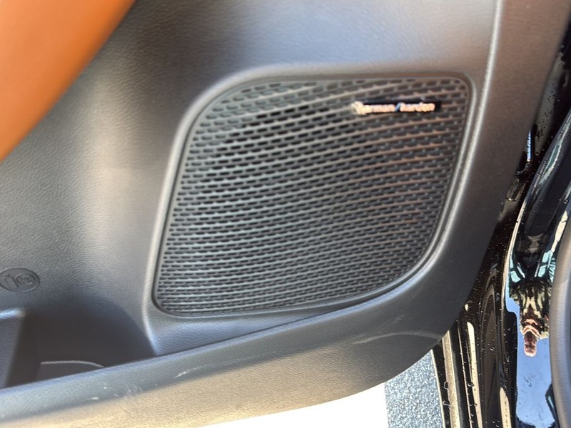 Chrysler Pacifica Vehicle Full-screen Gallery Image 25