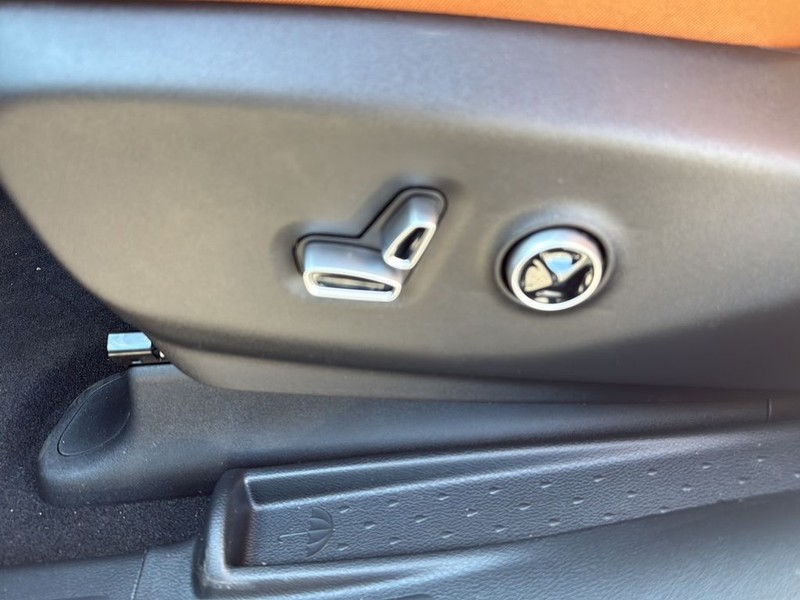 Chrysler Pacifica Vehicle Full-screen Gallery Image 26