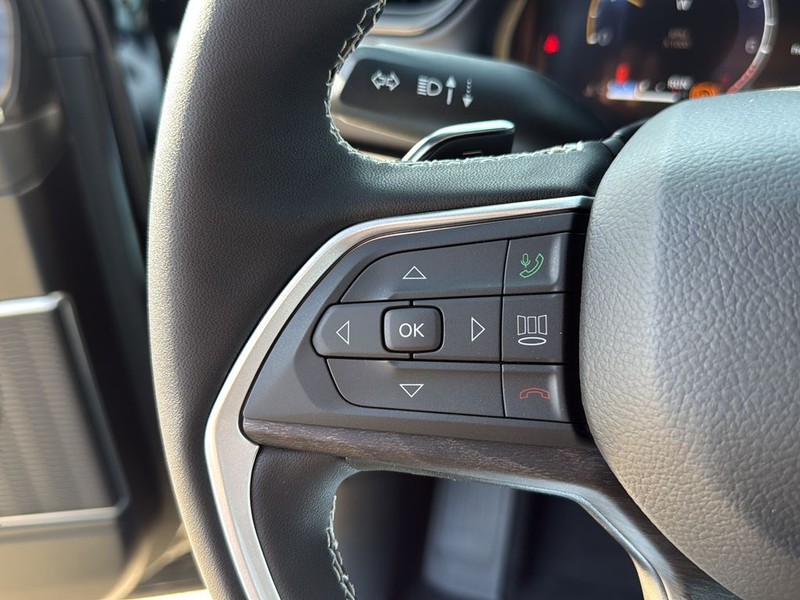 Jeep Grand Cherokee Vehicle Full-screen Gallery Image 9