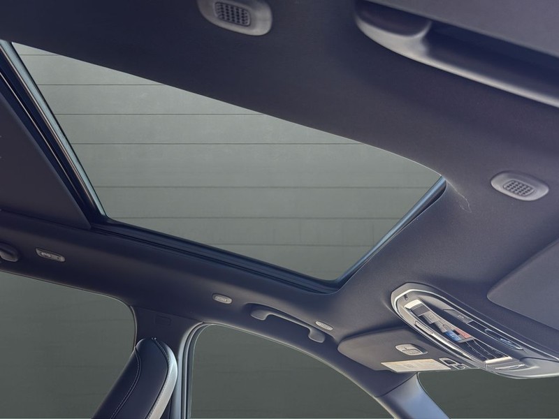 Jeep Grand Cherokee Vehicle Full-screen Gallery Image 16