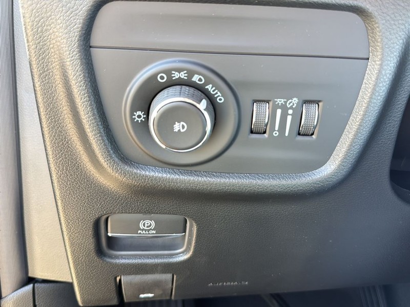 Jeep Grand Cherokee Vehicle Full-screen Gallery Image 19