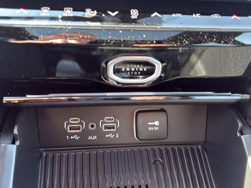 Jeep Grand Cherokee Vehicle Full-screen Gallery Image 21