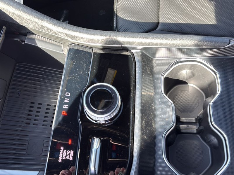 Jeep Grand Cherokee Vehicle Full-screen Gallery Image 22