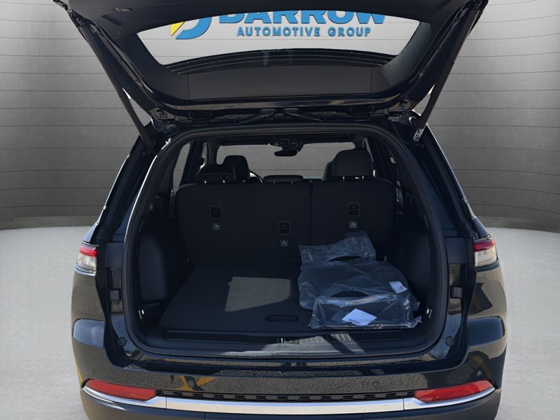 Jeep Grand Cherokee Vehicle Full-screen Gallery Image 26