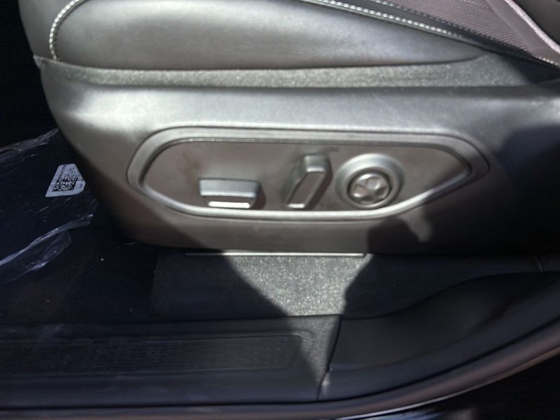 Jeep Grand Cherokee Vehicle Full-screen Gallery Image 28