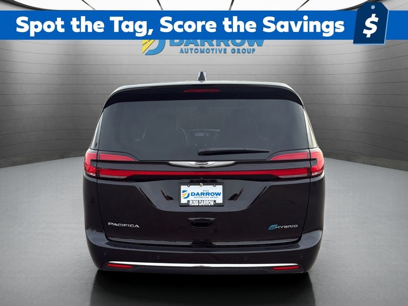 Chrysler Pacifica Vehicle Full-screen Gallery Image 4