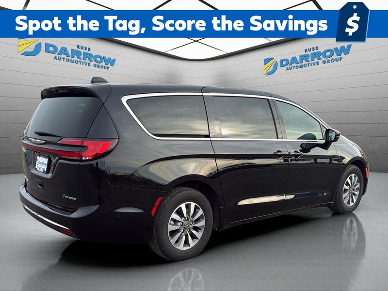 Chrysler Pacifica Vehicle Full-screen Gallery Image 5