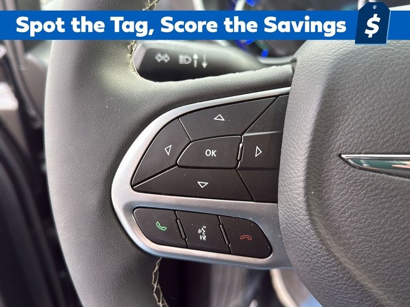 Chrysler Pacifica Vehicle Full-screen Gallery Image 9