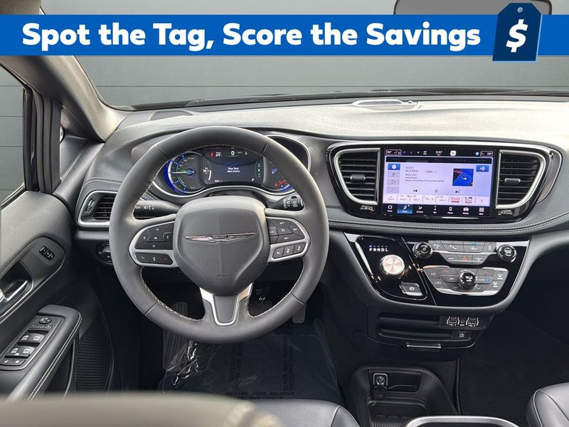 Chrysler Pacifica Vehicle Full-screen Gallery Image 12