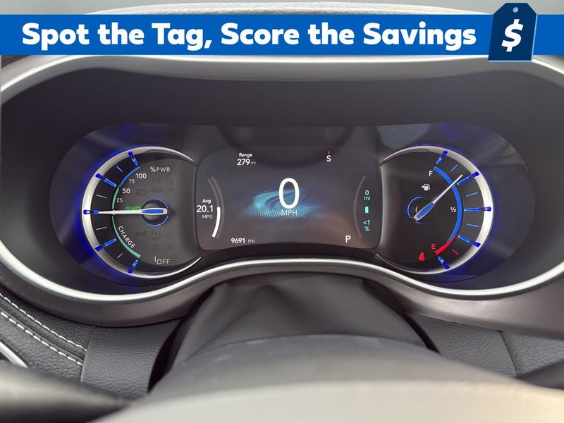 Chrysler Pacifica Vehicle Full-screen Gallery Image 13