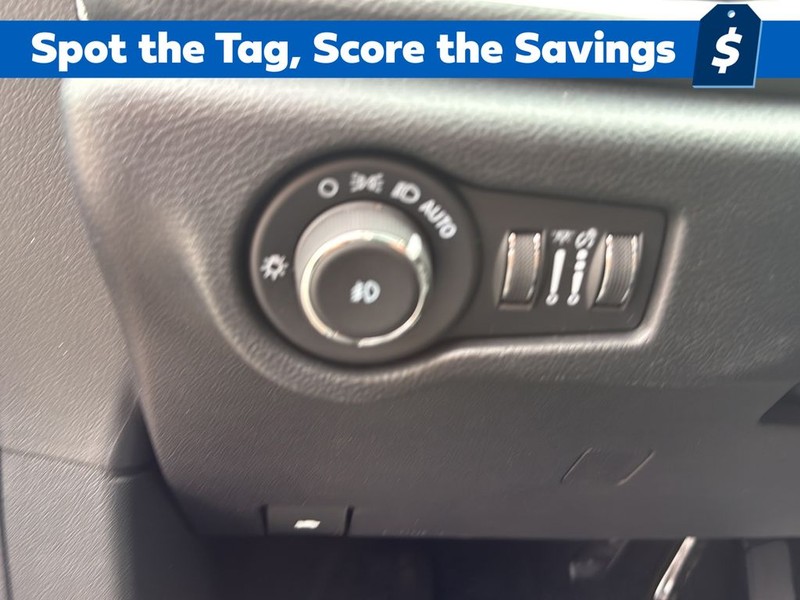 Chrysler Pacifica Vehicle Full-screen Gallery Image 17