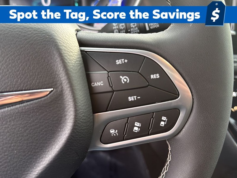 Chrysler Pacifica Vehicle Full-screen Gallery Image 18