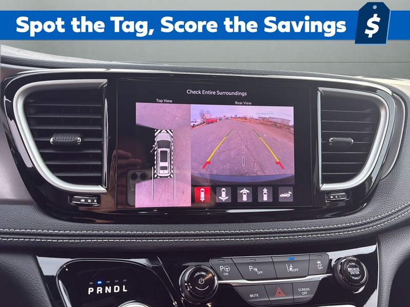 Chrysler Pacifica Vehicle Full-screen Gallery Image 21