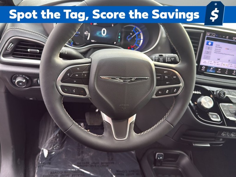 Chrysler Pacifica Vehicle Full-screen Gallery Image 25