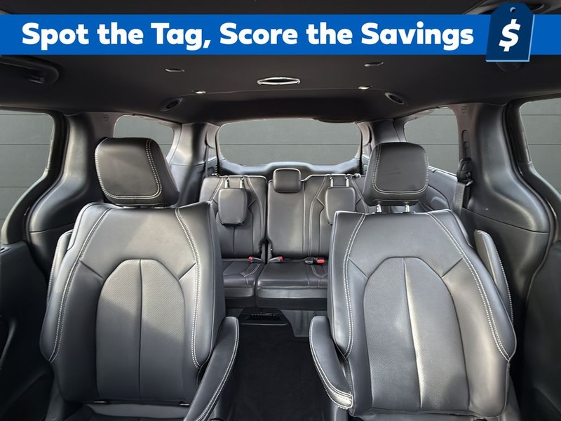 Chrysler Pacifica Vehicle Full-screen Gallery Image 26