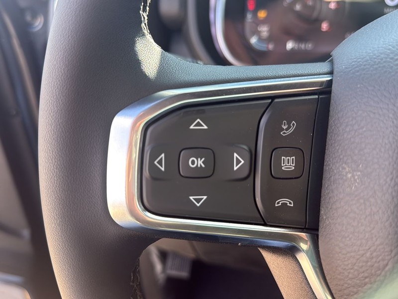 Ram 2500 Vehicle Full-screen Gallery Image 9