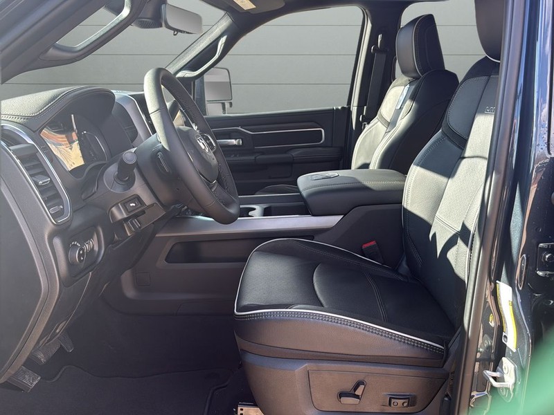 Ram 2500 Vehicle Full-screen Gallery Image 10