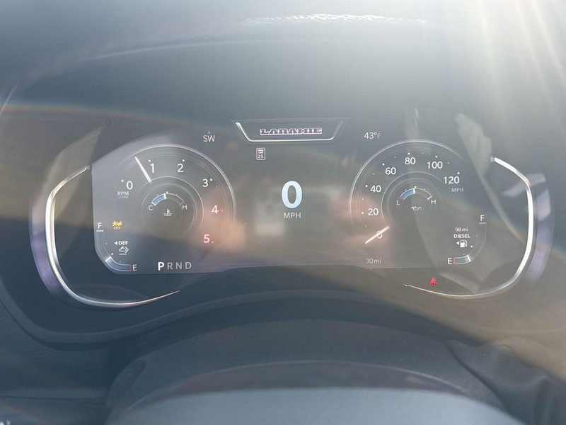 Ram 2500 Vehicle Full-screen Gallery Image 13