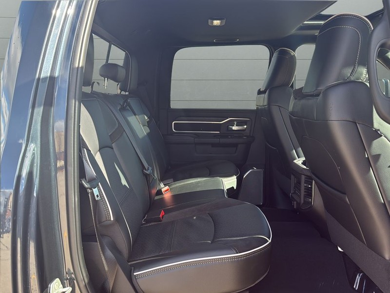 Ram 2500 Vehicle Full-screen Gallery Image 14