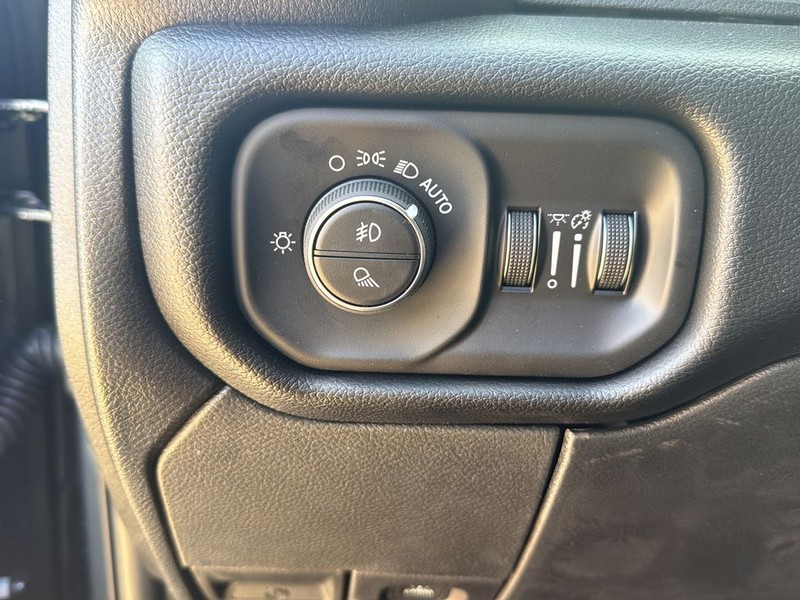 Ram 2500 Vehicle Full-screen Gallery Image 19