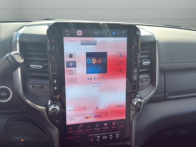 Ram 2500 Vehicle Full-screen Gallery Image 22