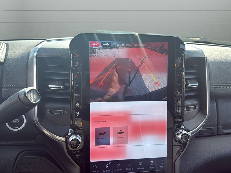 Ram 2500 Vehicle Full-screen Gallery Image 23