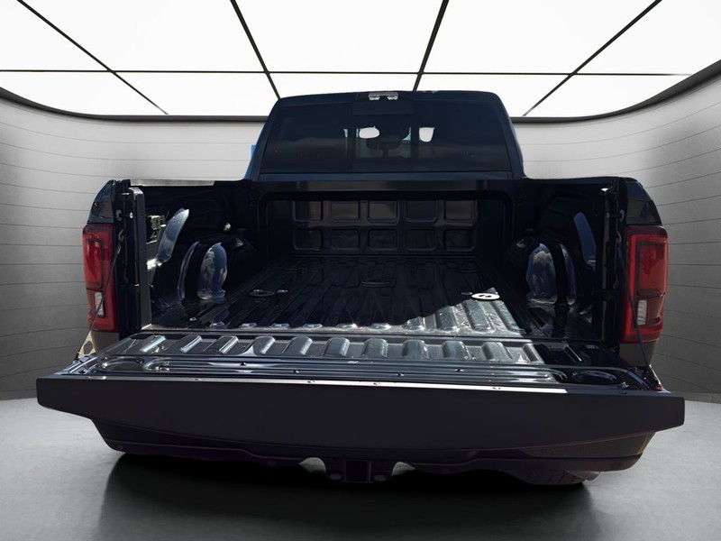 Ram 2500 Vehicle Full-screen Gallery Image 24