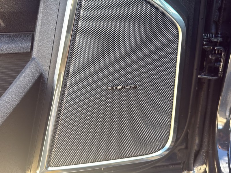 Ram 2500 Vehicle Full-screen Gallery Image 25