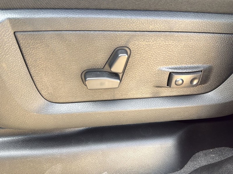 Ram 2500 Vehicle Full-screen Gallery Image 26