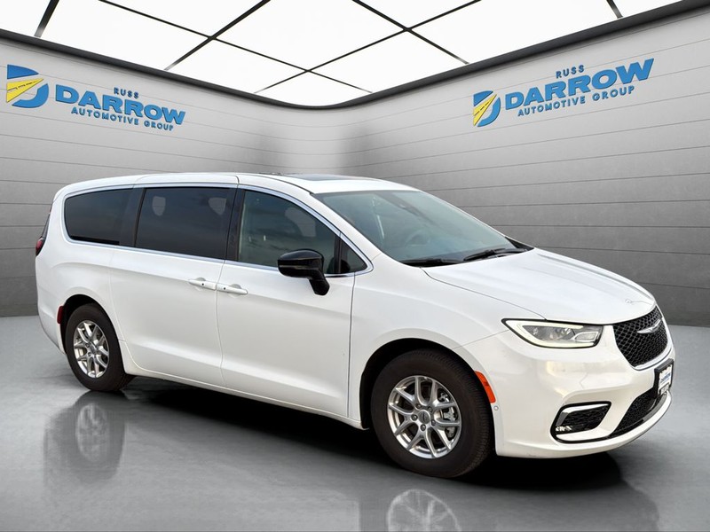 Chrysler Pacifica Vehicle Full-screen Gallery Image 7