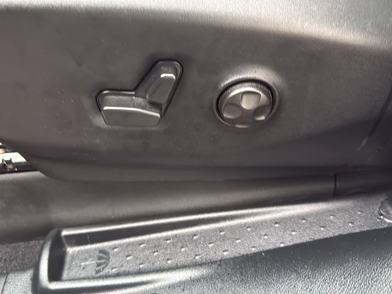 Chrysler Pacifica Vehicle Full-screen Gallery Image 25