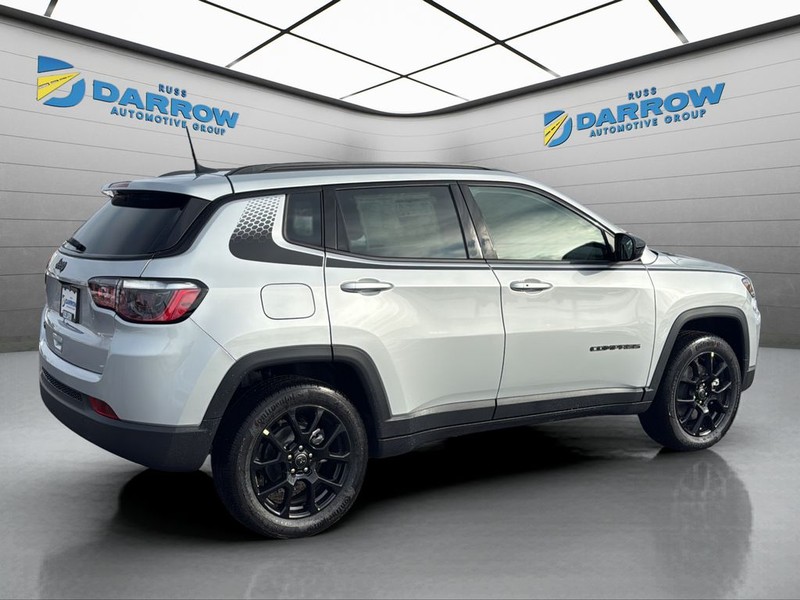 Jeep Compass Vehicle Full-screen Gallery Image 5