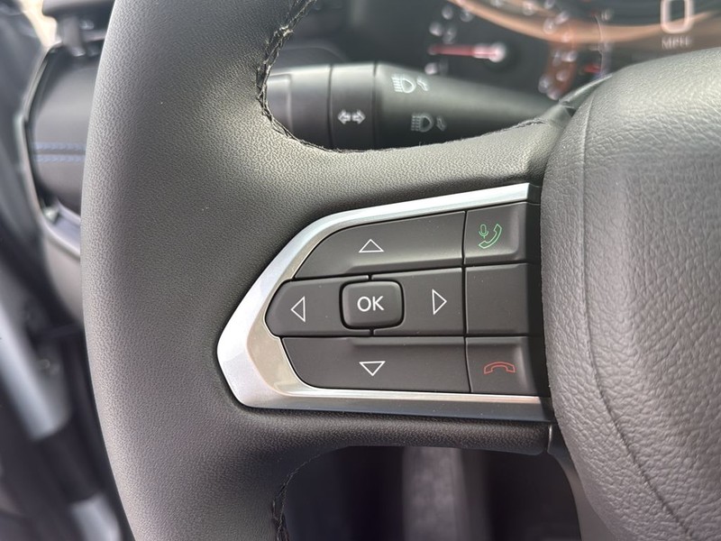 Jeep Compass Vehicle Full-screen Gallery Image 9