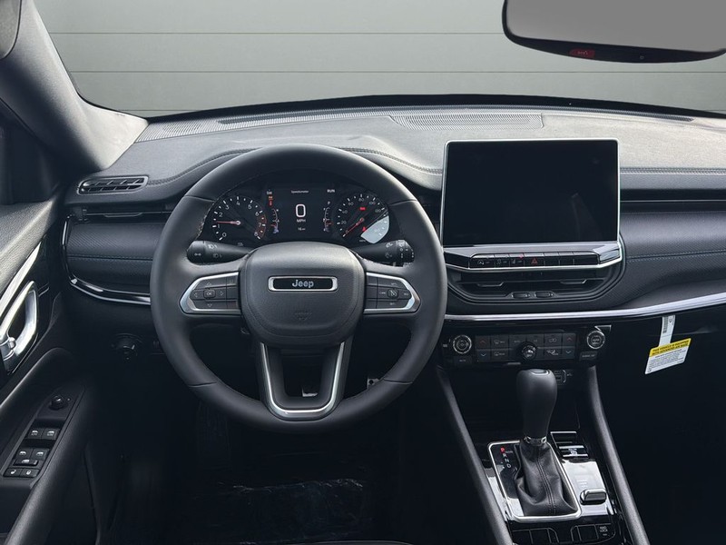 Jeep Compass Vehicle Full-screen Gallery Image 12