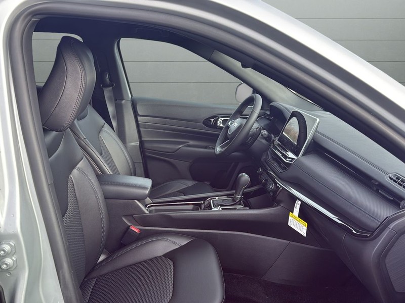 Jeep Compass Vehicle Full-screen Gallery Image 15