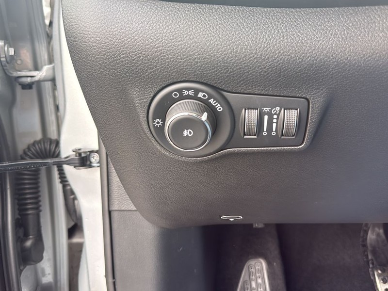 Jeep Compass Vehicle Full-screen Gallery Image 18